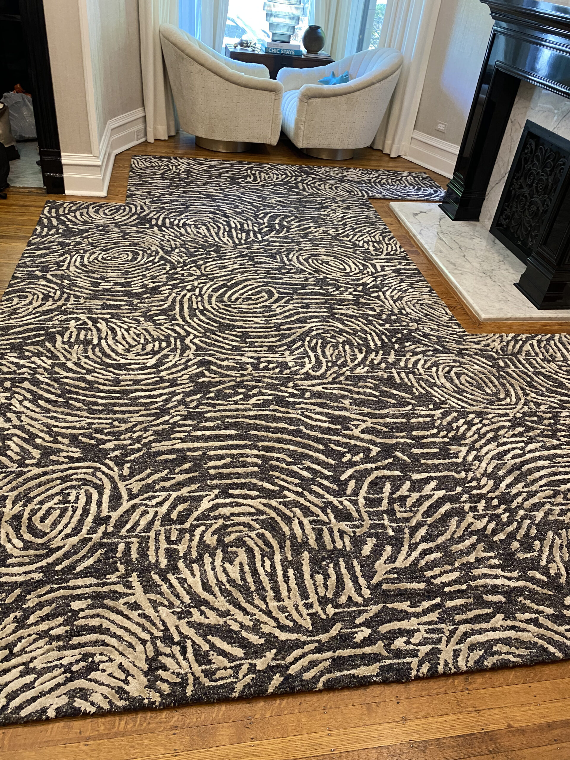 Abstract patterned rug in living room
